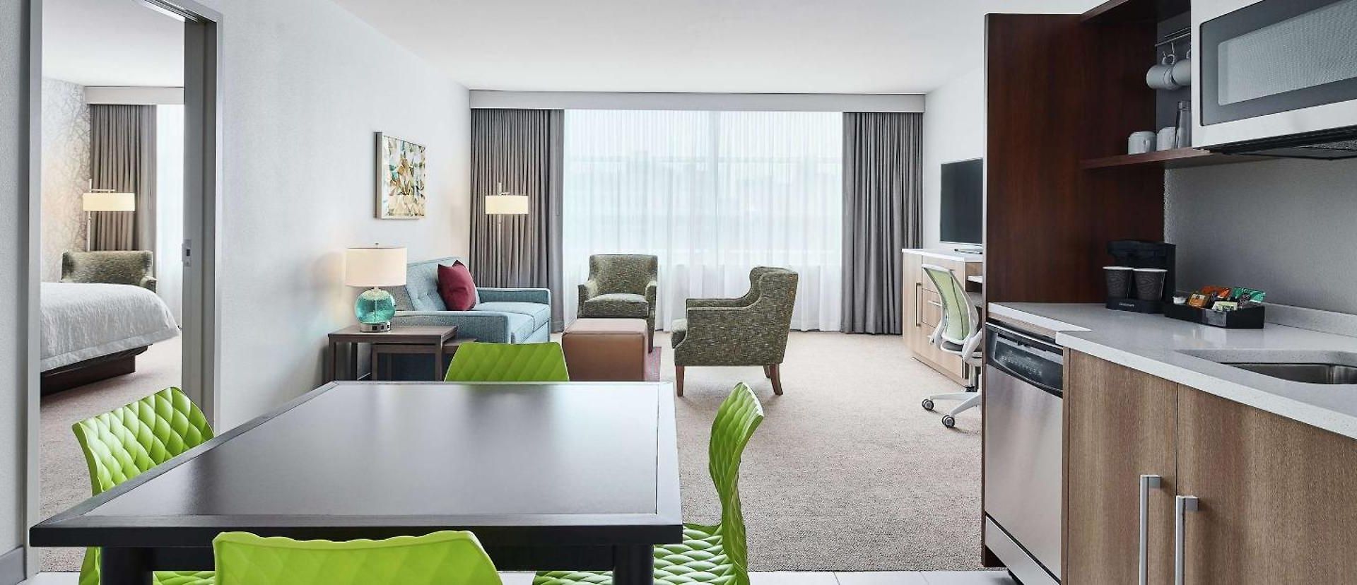 Home2 By Hilton Mccormick Place Hotel