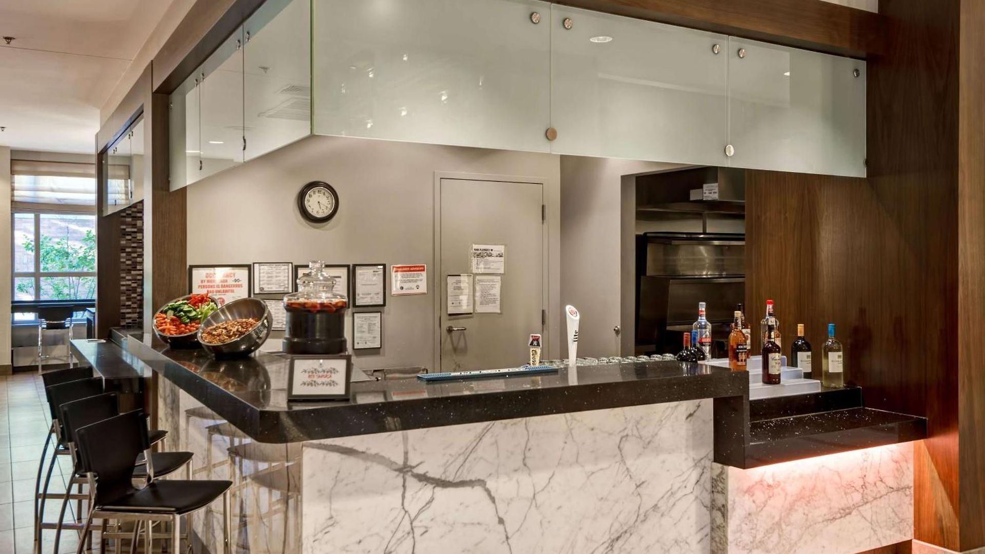 Hotel Embassy - Downtown River North 3*