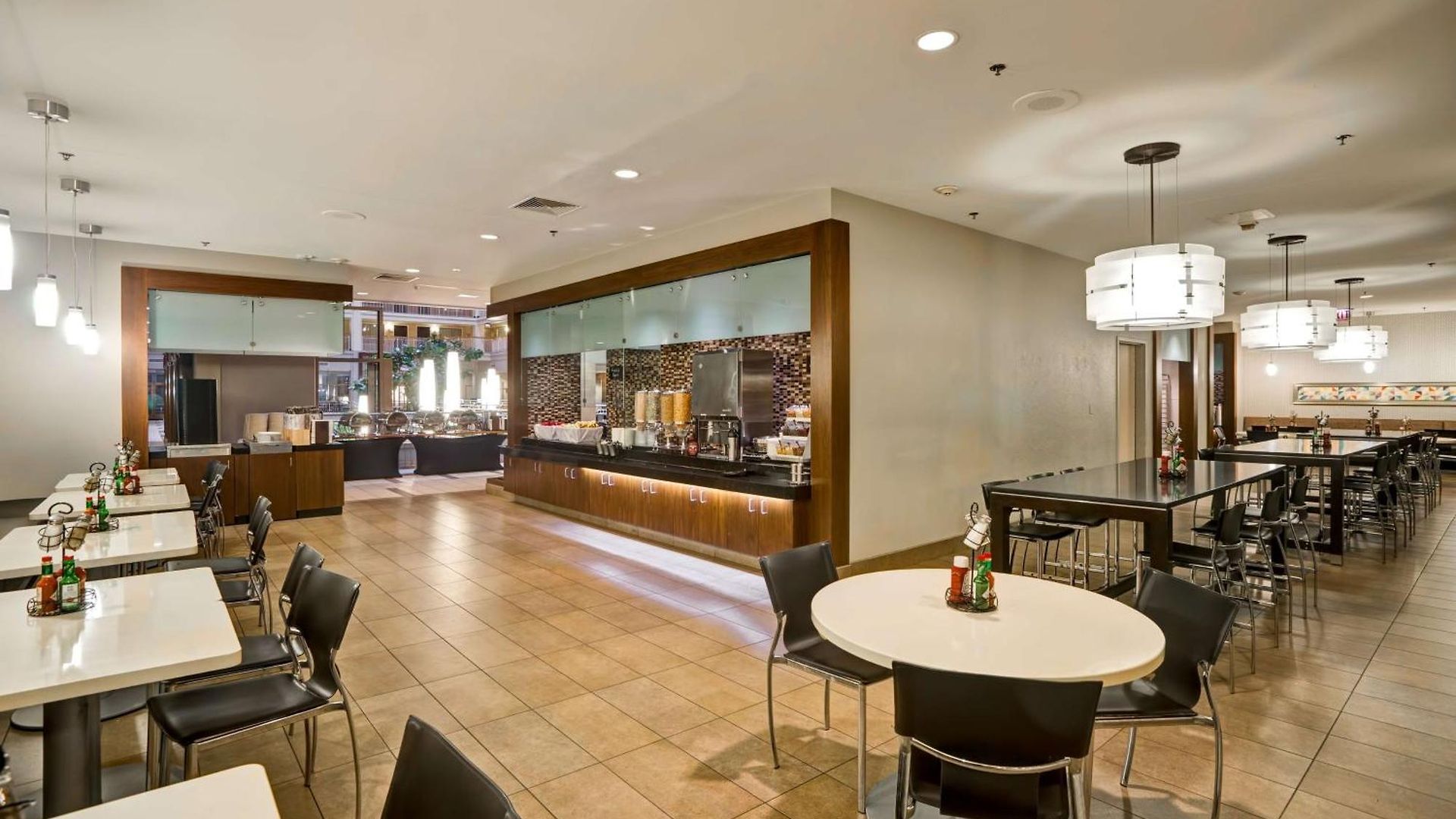 Embassy - Downtown River North Hotel