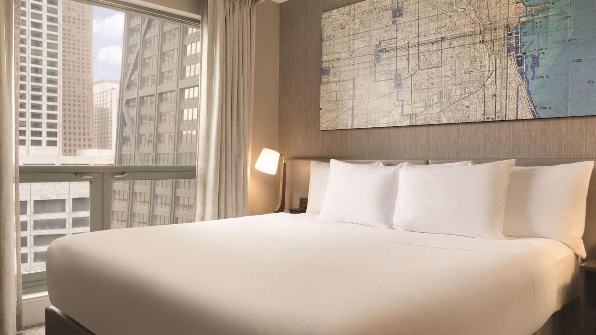 Hotel Hilton Magnificent Mile 3*