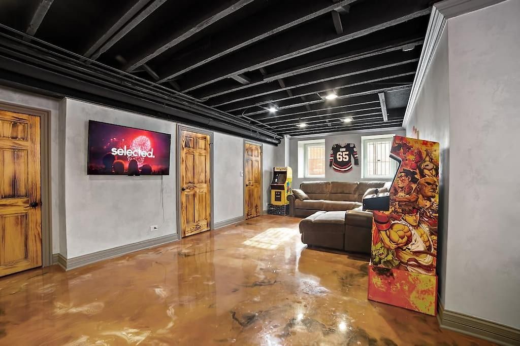 Mid-century Gem Steps From United Center 4*