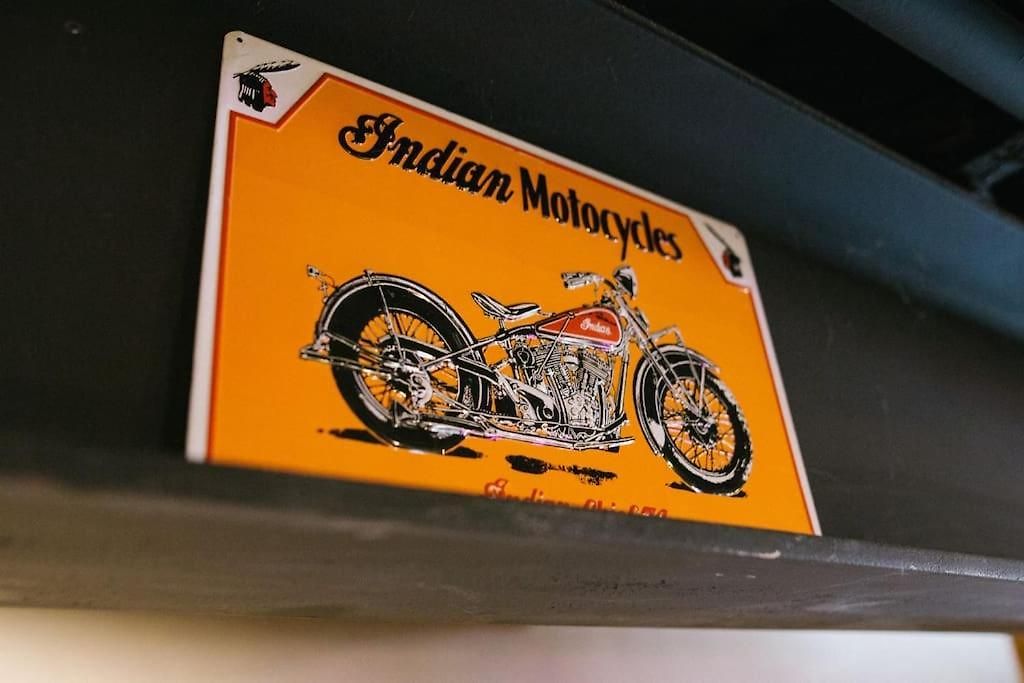 Hotel Mid-century Gem Steps From United Center 4*