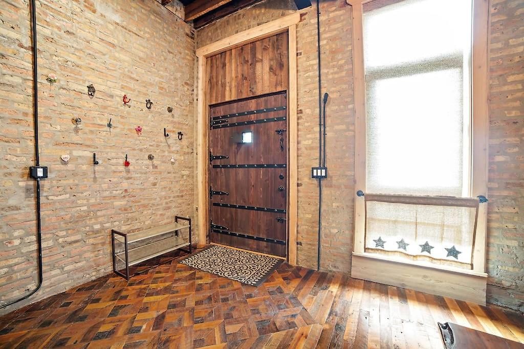 Mid-century Gem Steps From United Center Hotel Chicago