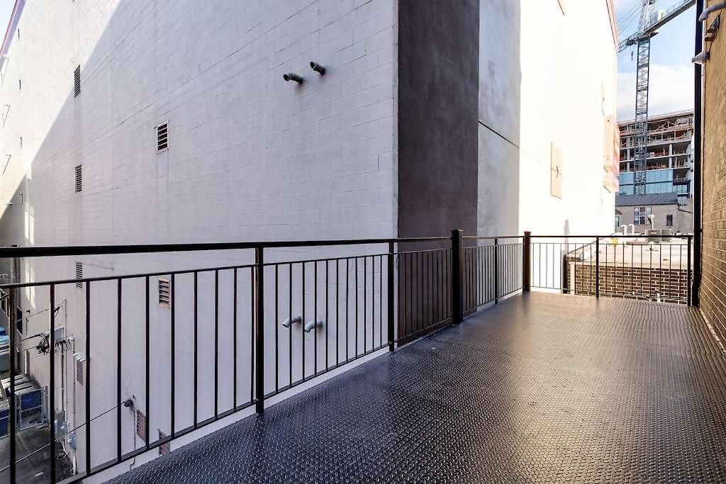 2 Newly Built Luxury With Private Roofdeck