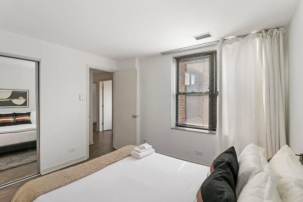 Apartment Inviting 2-bedroom In Hyde Park - The Blackwood Rep Chicago
