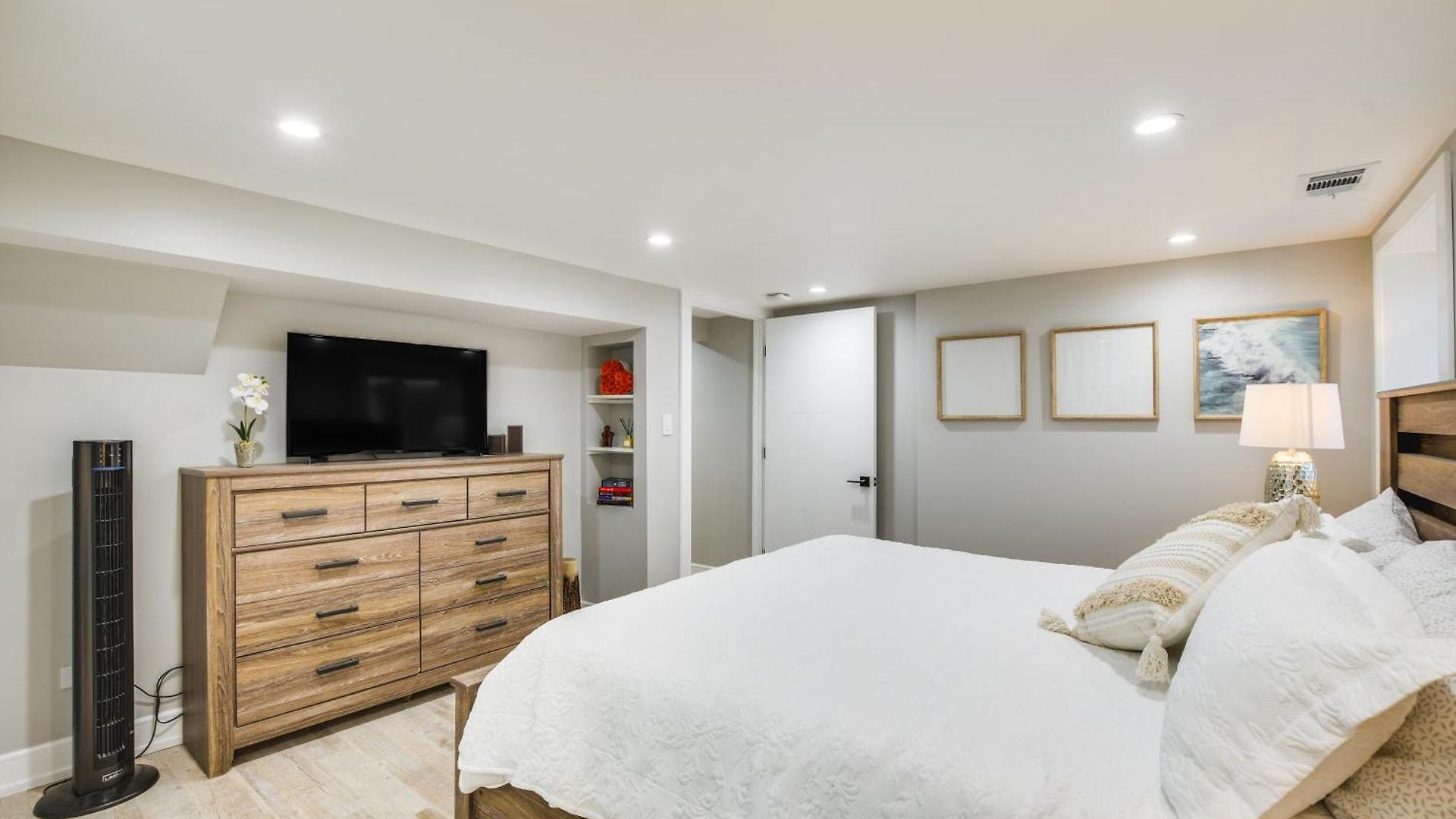 Stylish Retreat: Walk To Loyola Holiday home