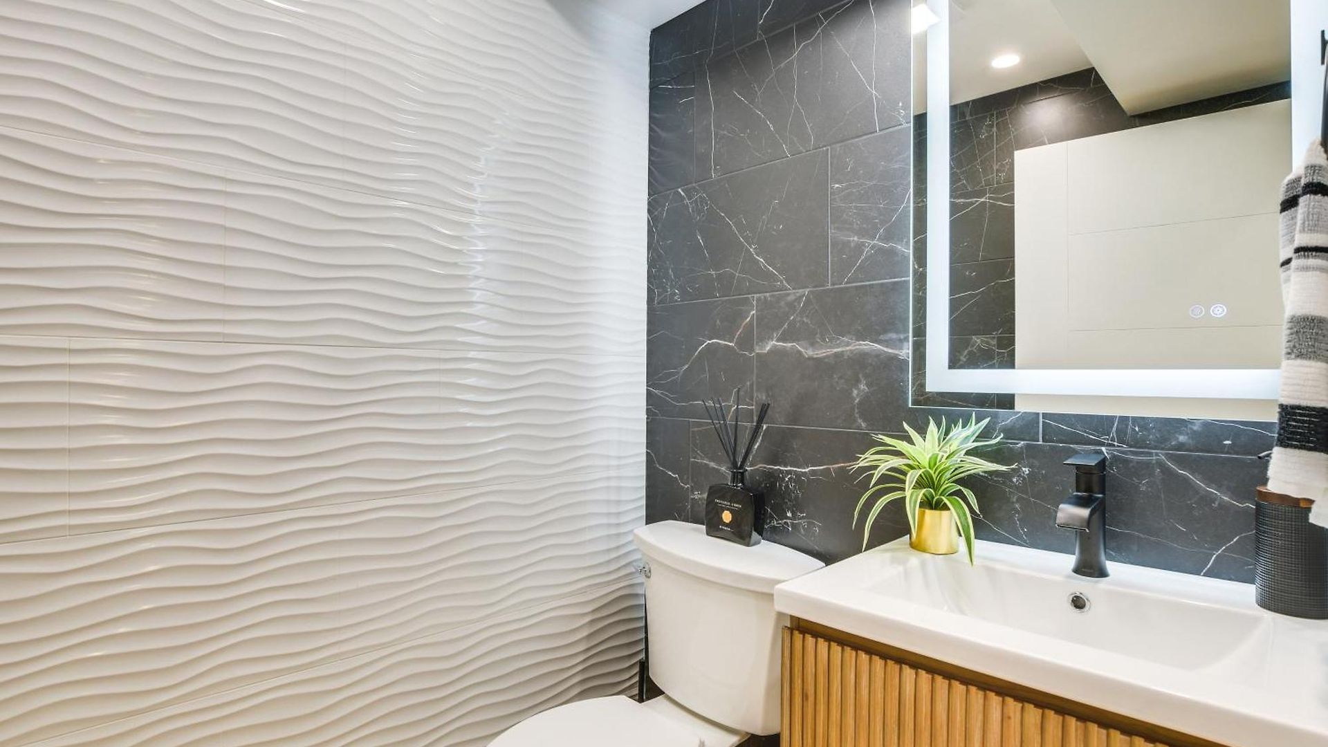 Stylish Retreat: Walk To Loyola Holiday home