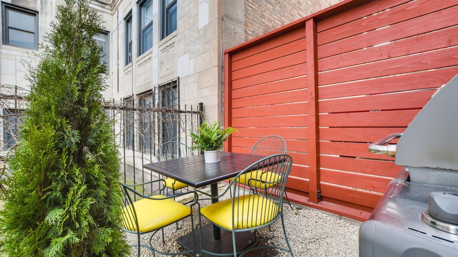 Stylish Retreat: Walk To Loyola Holiday home