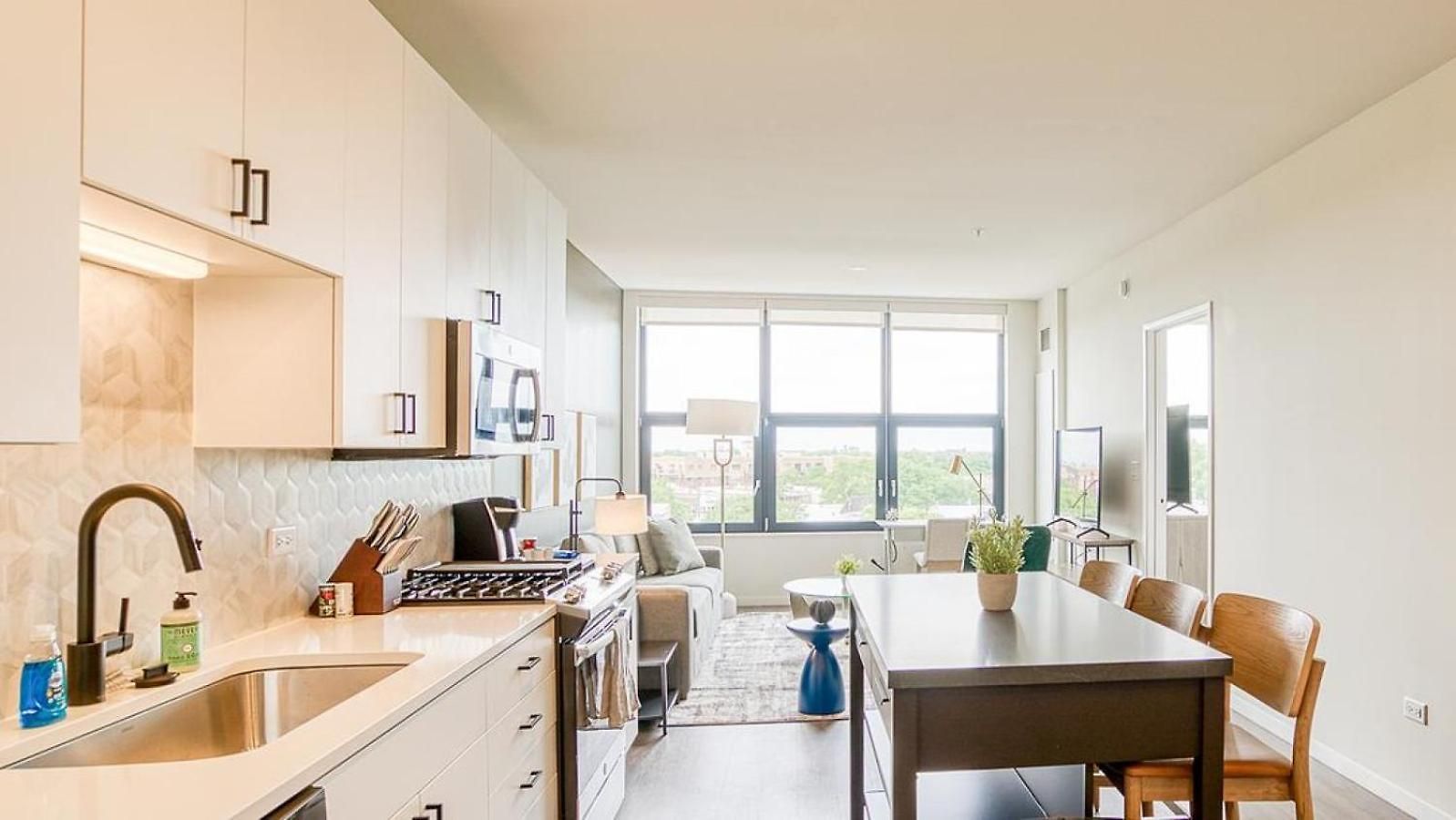 Apartment Landing Modern With Amazing Amenities *