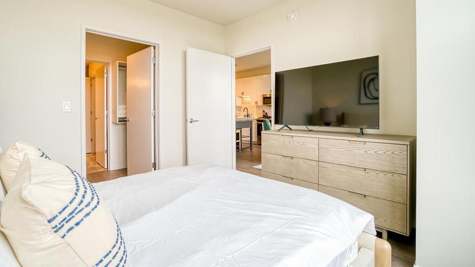 Landing Modern With Amazing Amenities Chicago