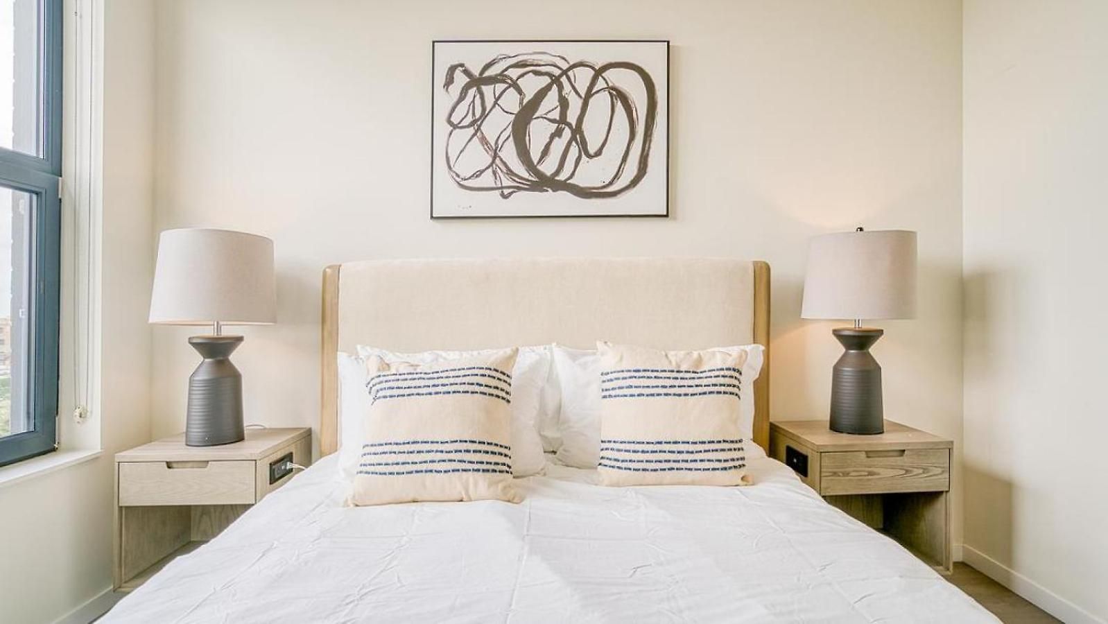 Landing Modern With Amazing Amenities *