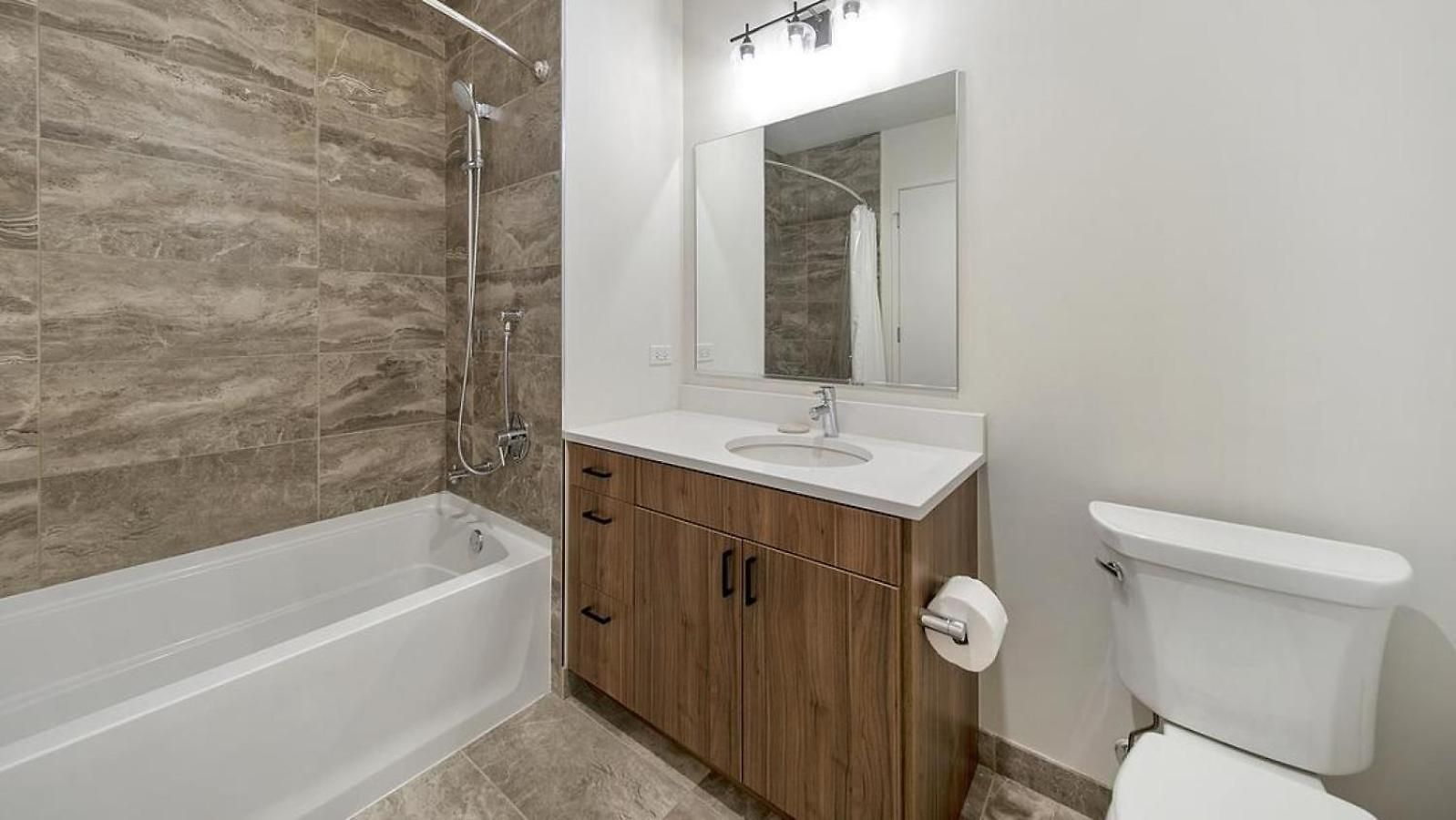 Apartment Landing Modern With Amazing Amenities *