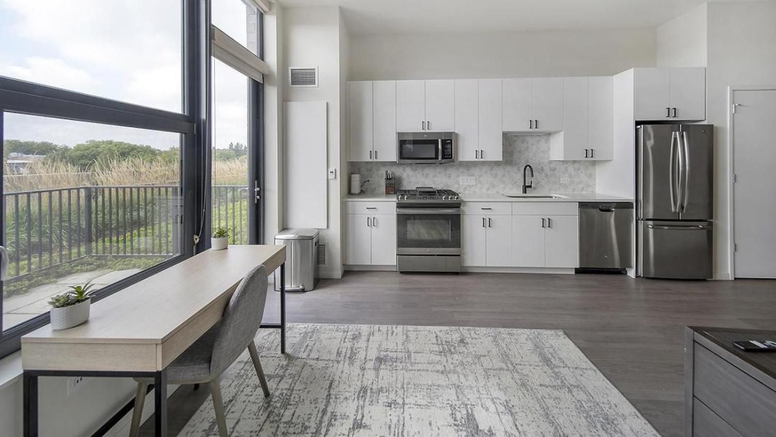 Apartment Landing Modern With Amazing Amenities Chicago