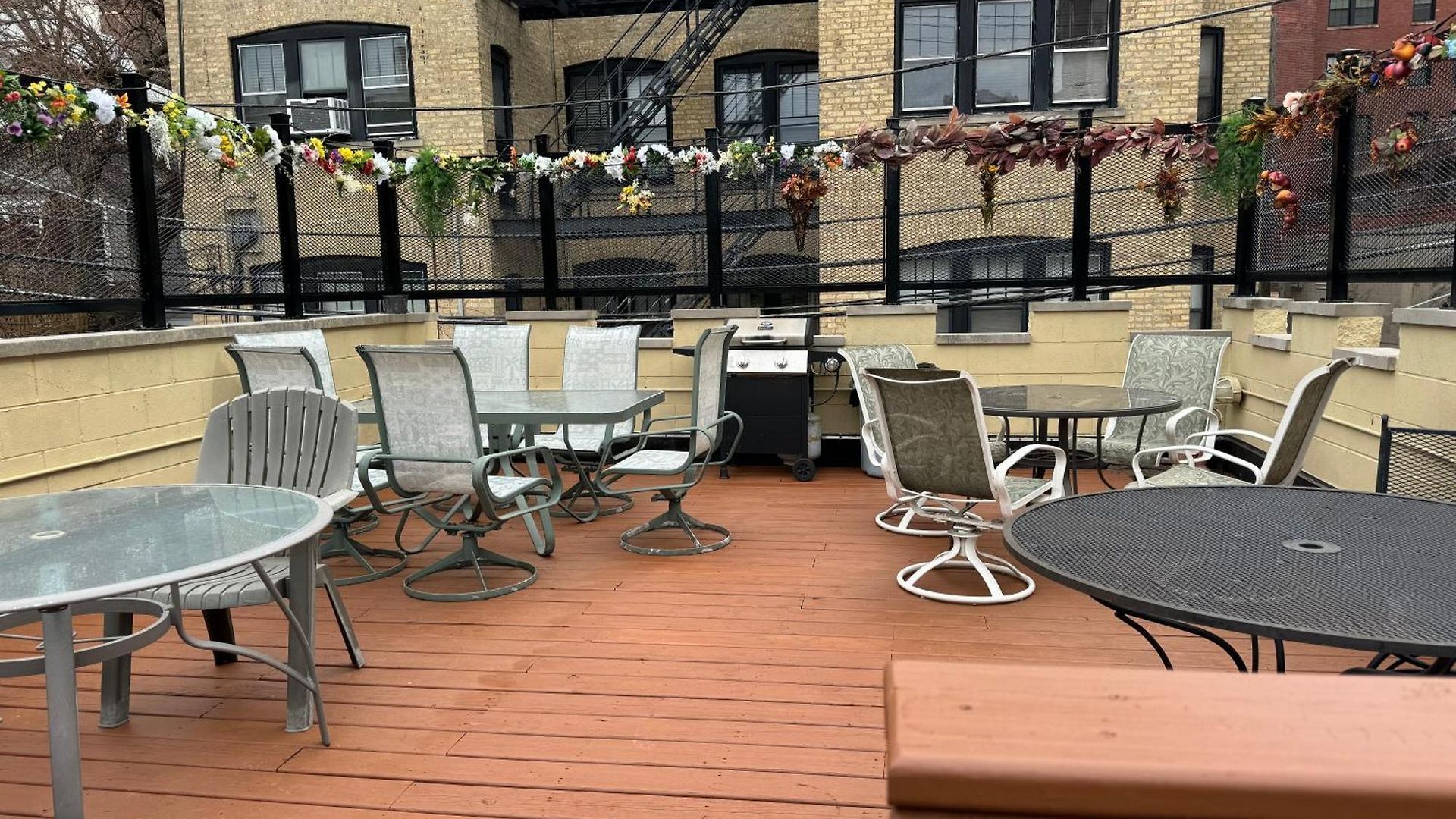Bootlegger House Sleeps 10-20 Free Tv & Parking *