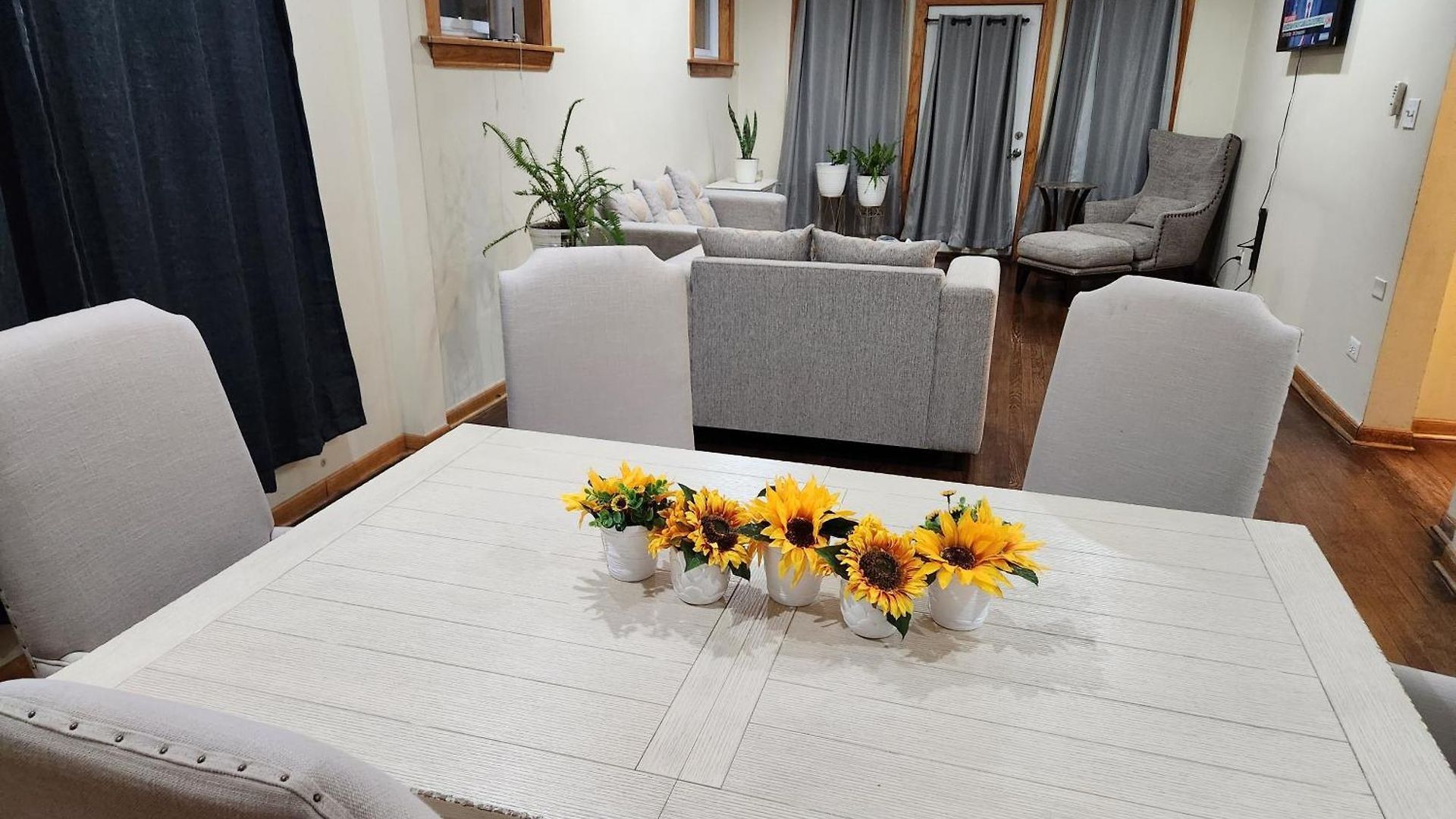 Relaxing Entire Roseland Neighborhood Unit Apartment *