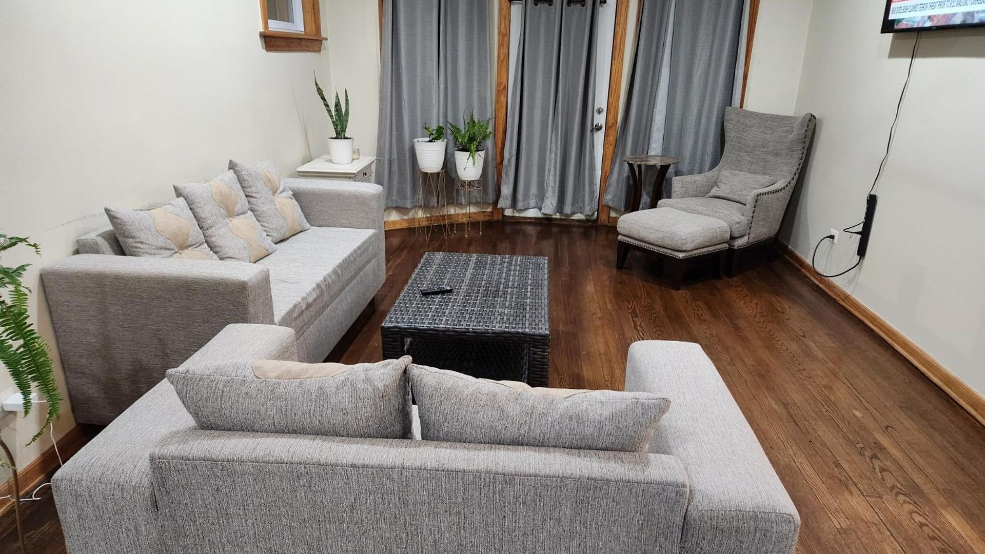 Apartment Relaxing Entire Roseland Neighborhood Unit