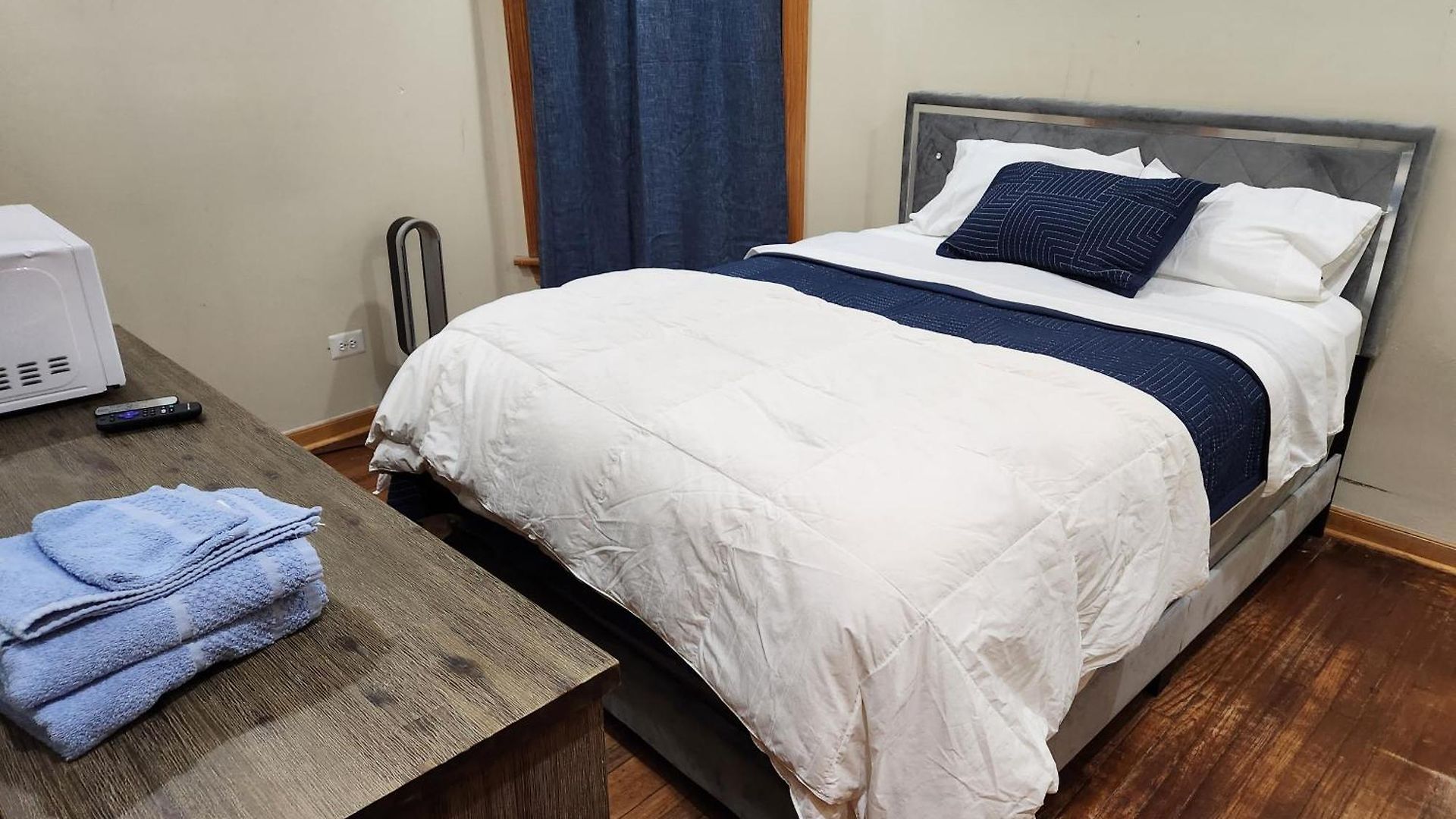 Relaxing Entire Roseland Neighborhood Unit Apartment Chicago