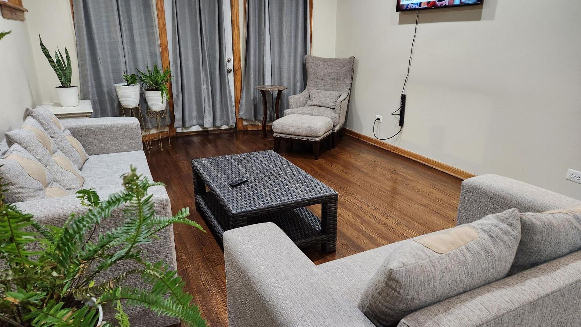 Apartment Relaxing Entire Roseland Neighborhood Unit
