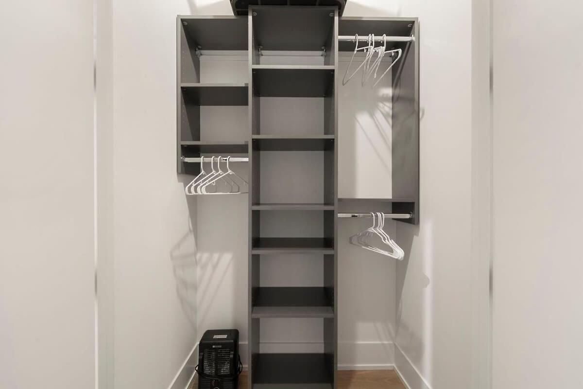Chic River North 2br 2ba With Private Balcony