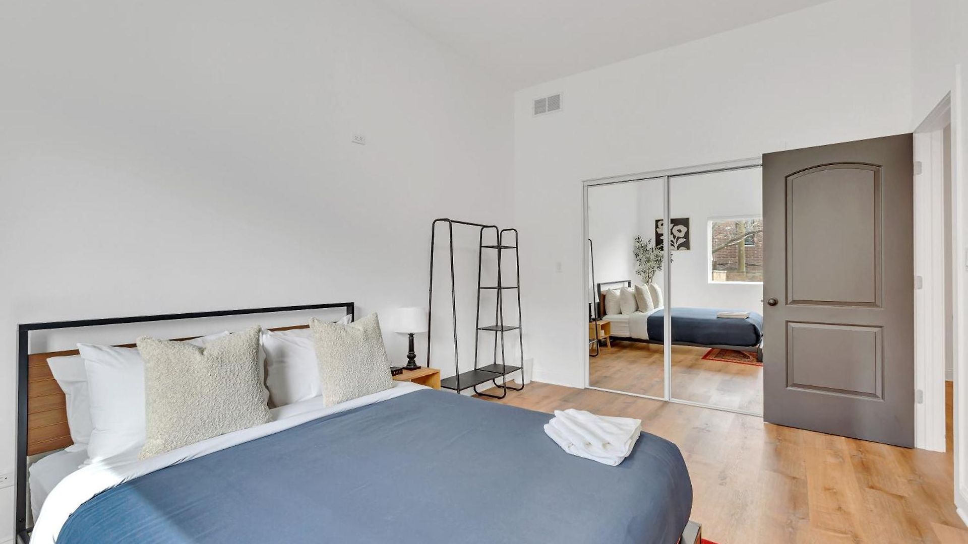 Bright Modern 4bd 2ba In The Heart Of Wrigleyville Apartment Chicago