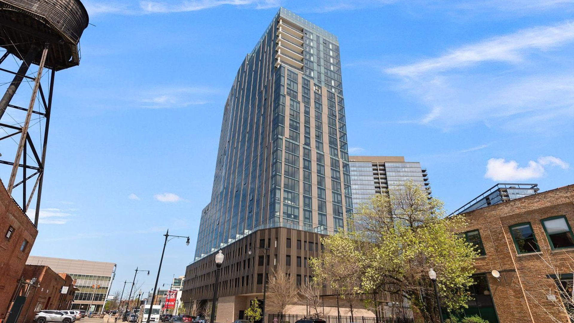 Foundry Unmatched Skyline Views At Lincoln Park Apartment