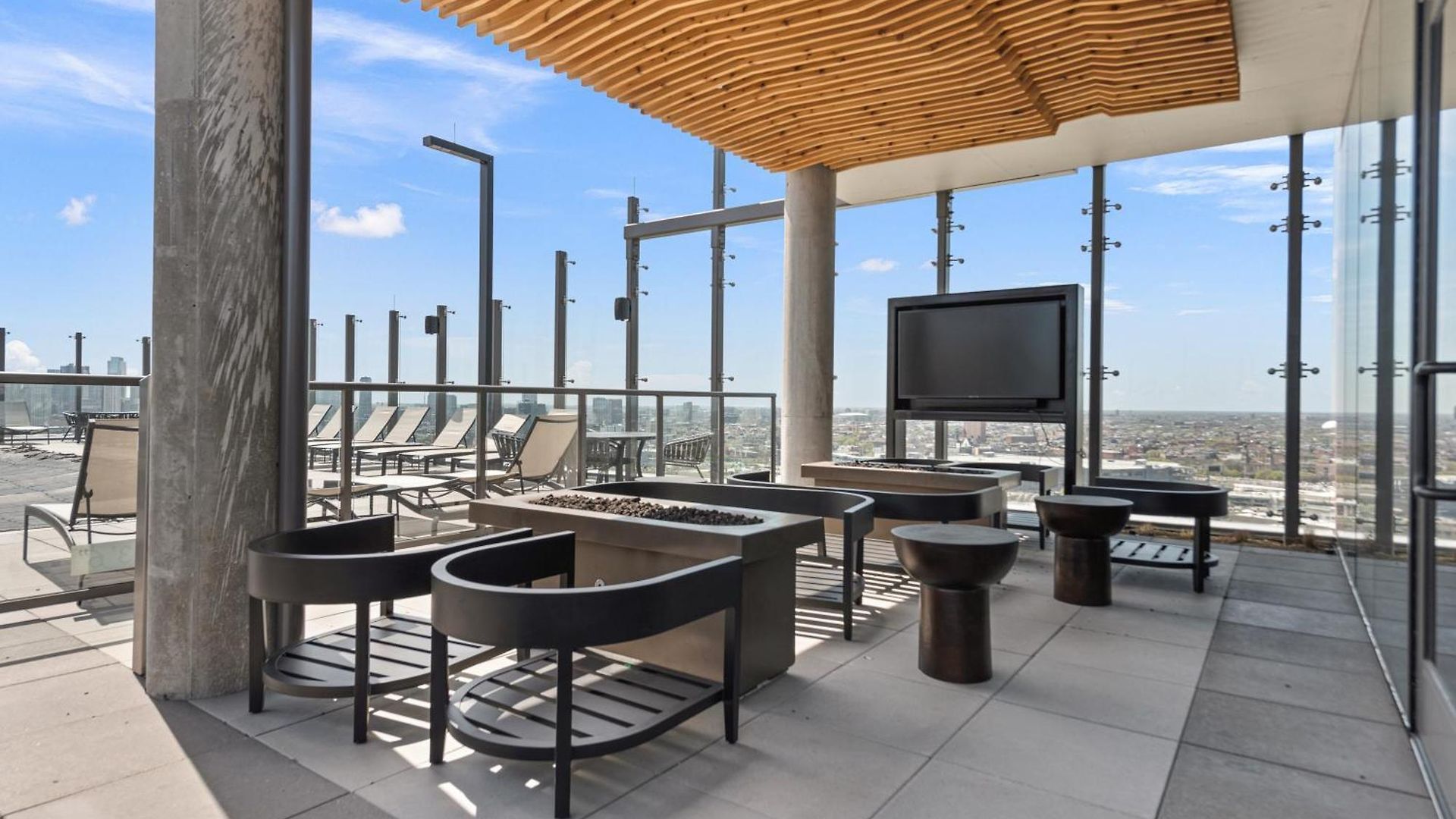 Foundry Unmatched Skyline Views At Lincoln Park Chicago