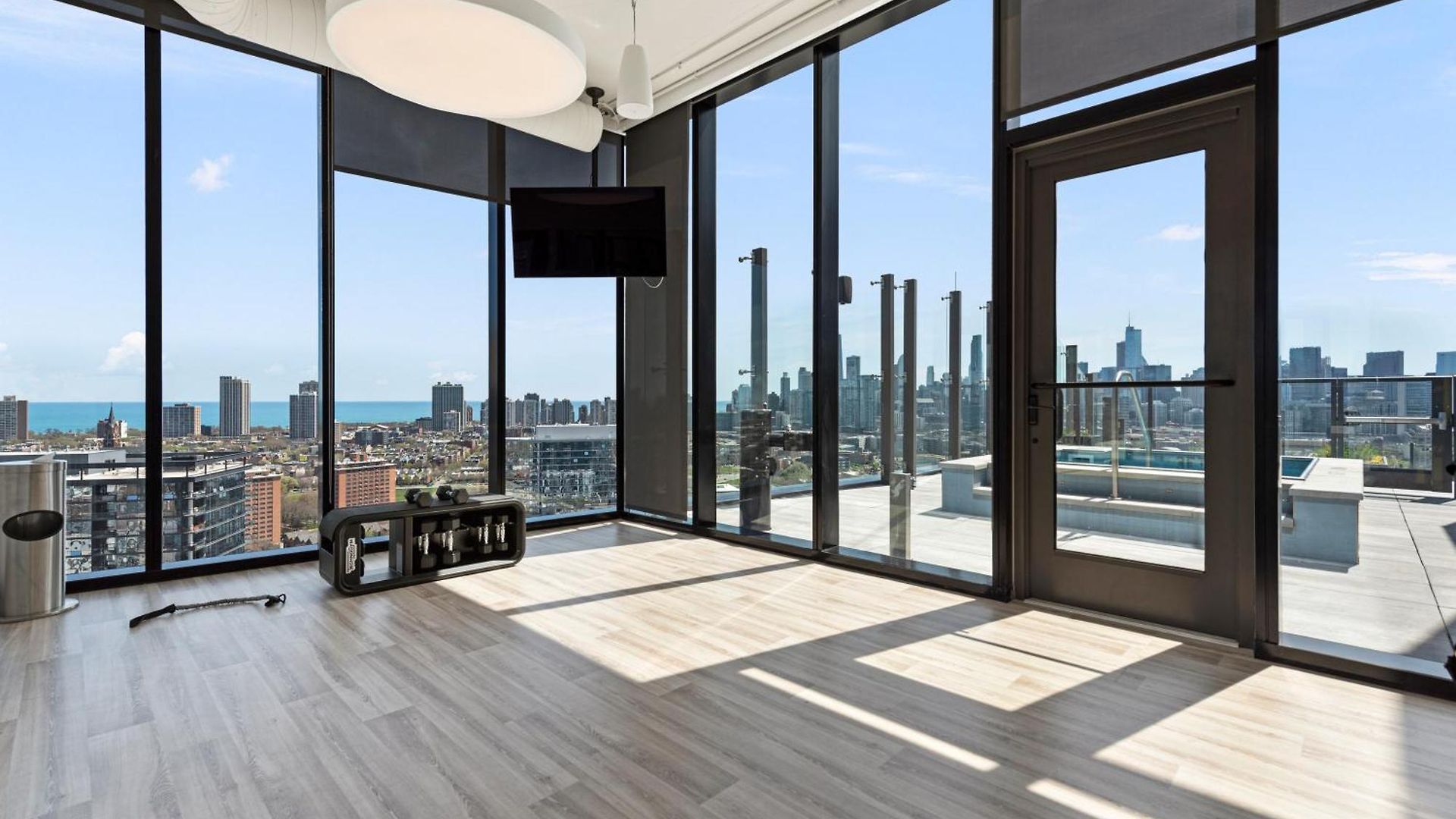 Foundry Unmatched Skyline Views At Lincoln Park Apartment *