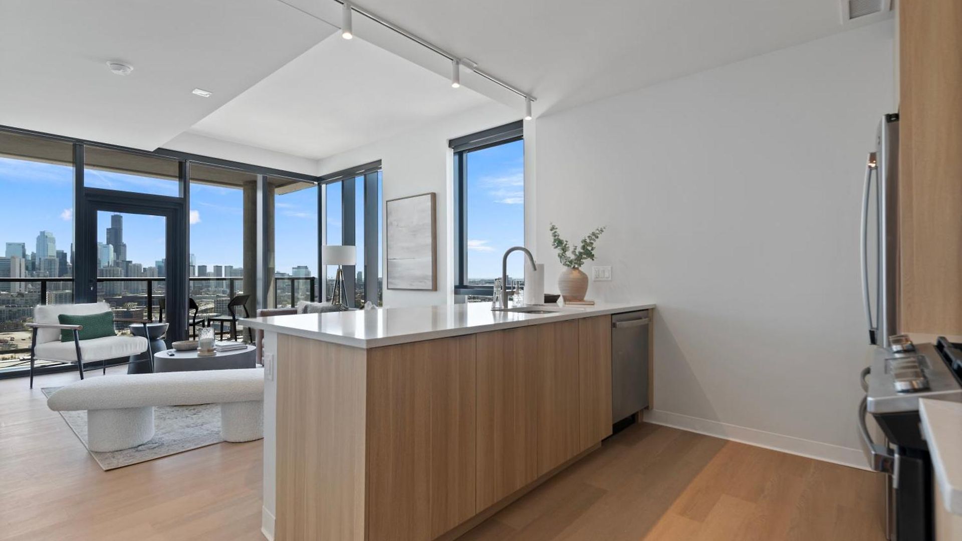 Apartment Foundry Unmatched Skyline Views At Lincoln Park Chicago