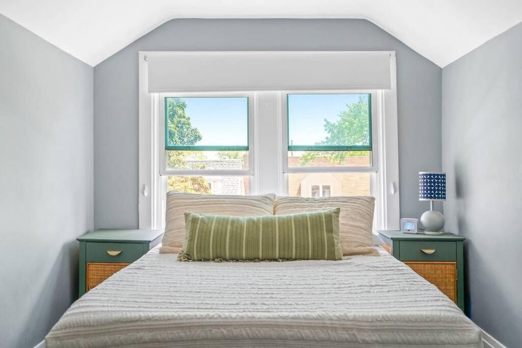 Apartment Norwood Park/edison Park! Workstation & In-unit Laundry! 2nd Floor Chicago
