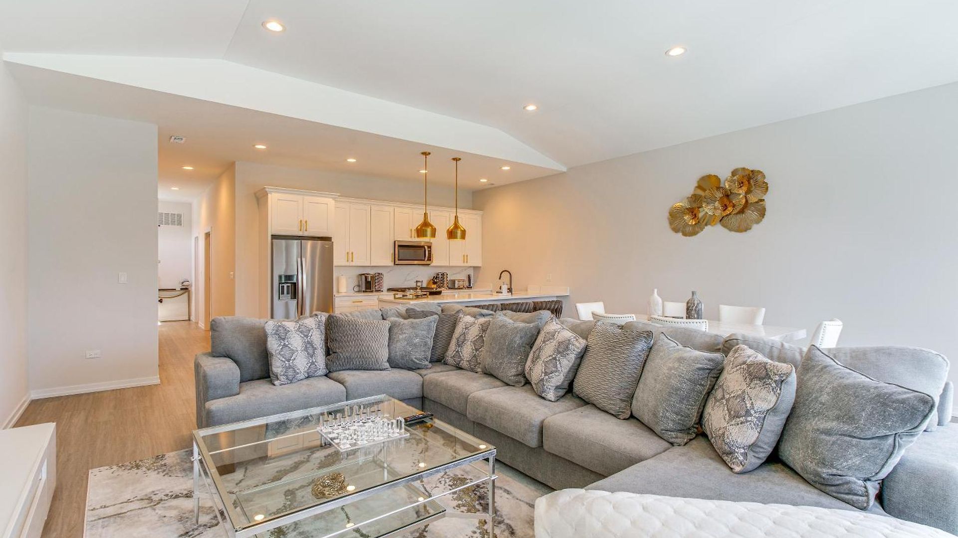 7 Mi To Downtown Luxe Apartment Chicago