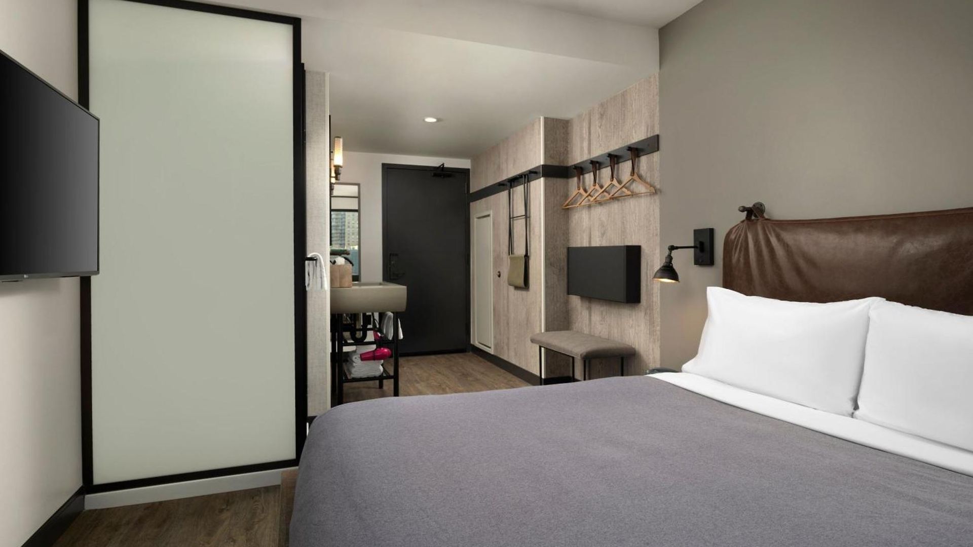 Hotel Moxy Downtown 3*