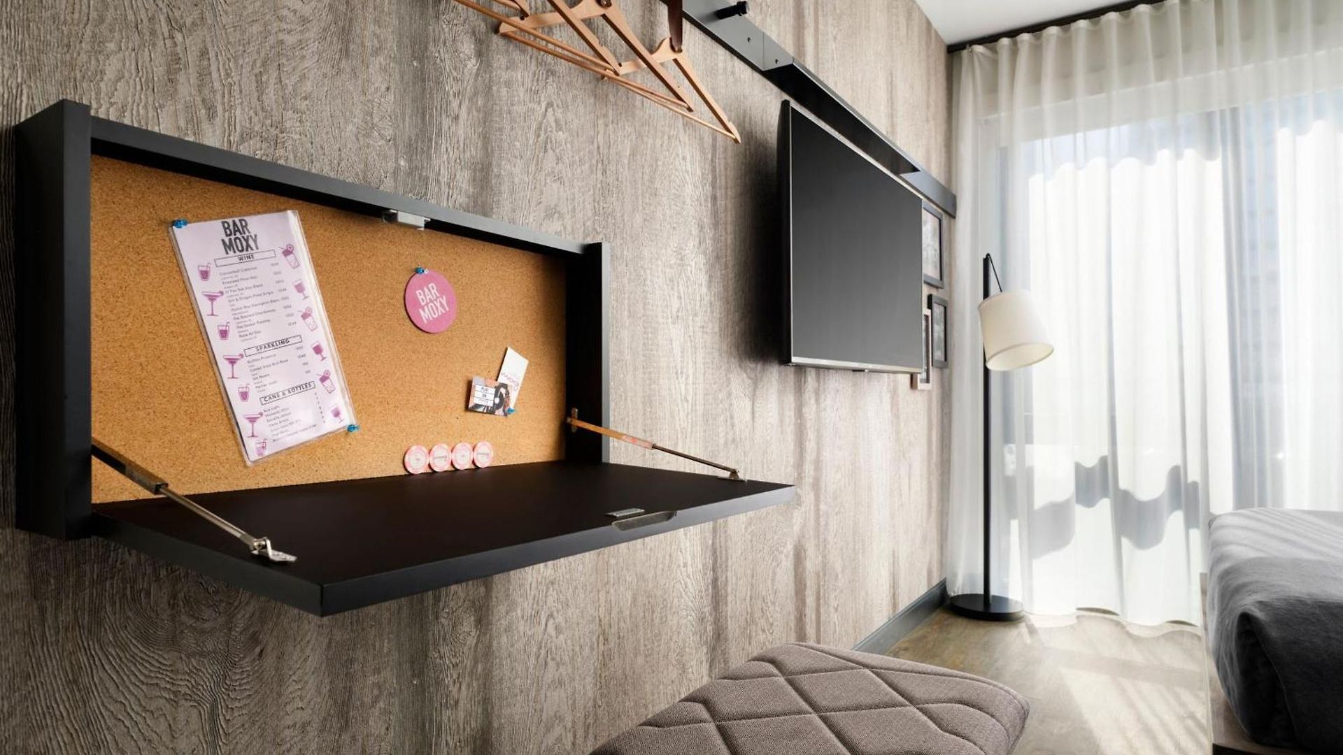 Moxy Downtown Hotel 3*