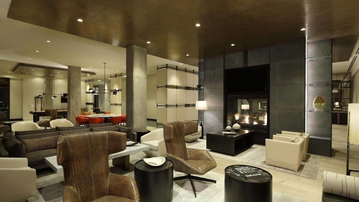 3br Elegant Glass Penthouse Pool With Deck & Gym Chicago
