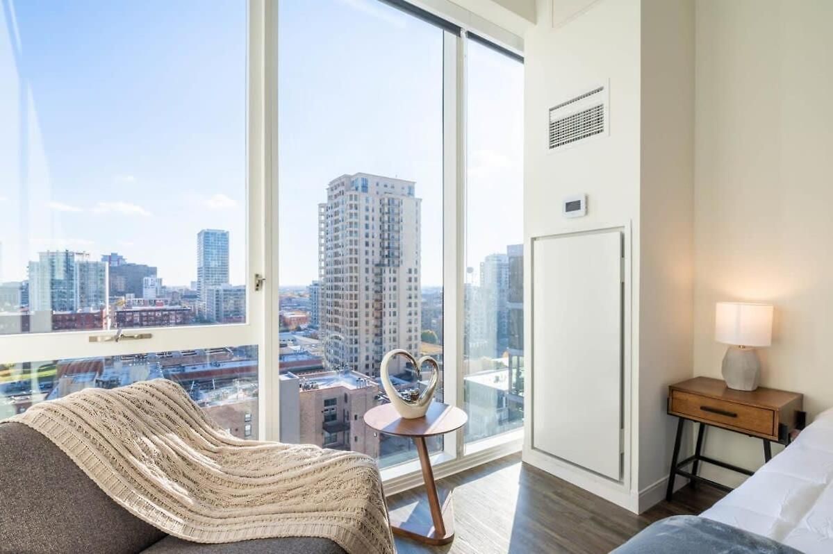 3br Luxury Glass With Views Apartment Chicago