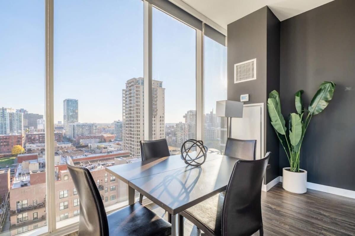3br Luxury Glass With Views * Chicago