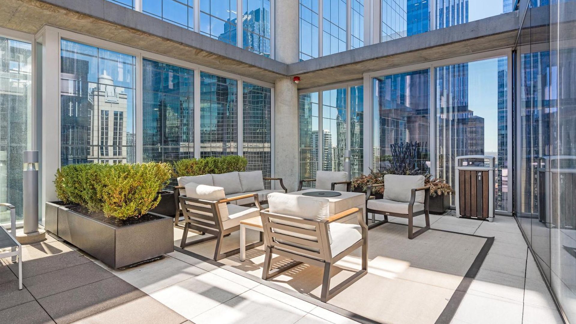 Linea Luxury Living With Indoor Pool And Rooftop Views In The Loop Apartment *