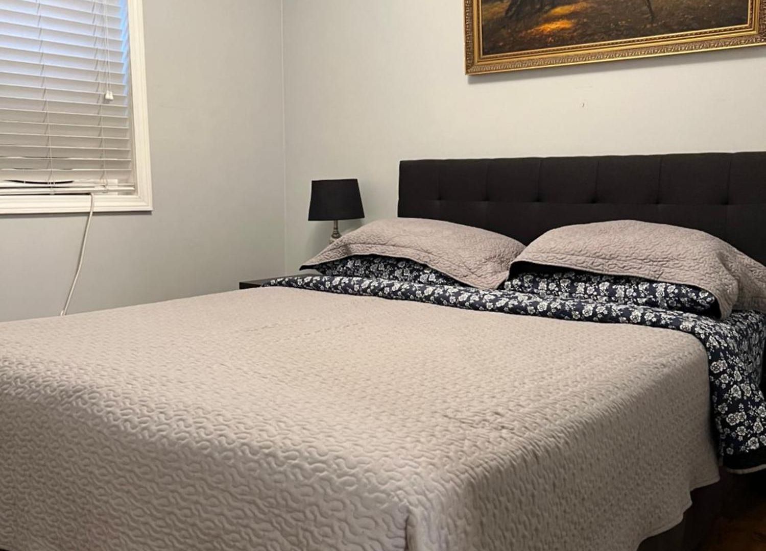 5 Bedroom Huge House In Location Parking Fireplace Back Yard Holiday home