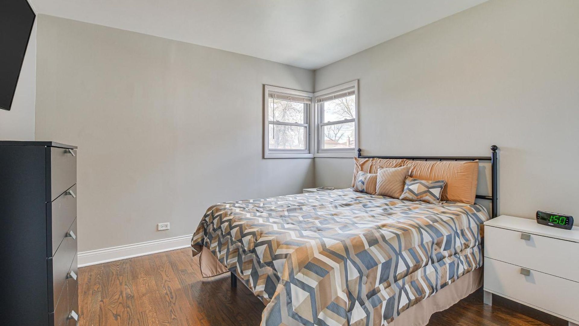 Chicago Home In Quiet Area W/ Fenced-In Backyard Chicago