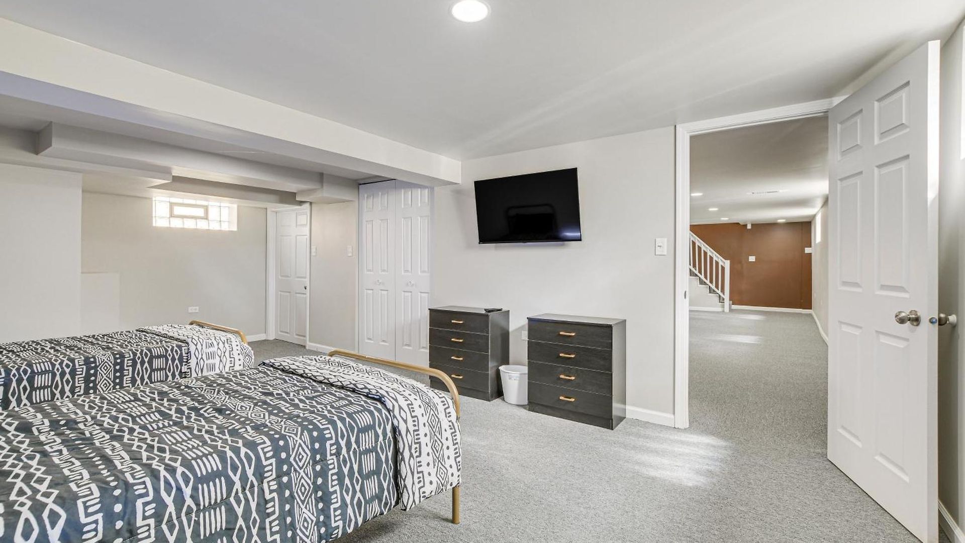 Chicago Home In Quiet Area W/ Fenced-In Backyard