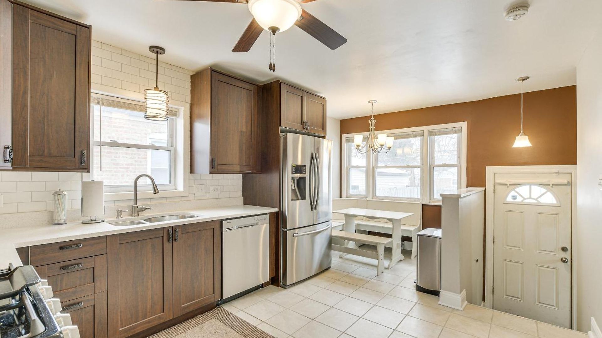 Chicago Home In Quiet Area W/ Fenced-In Backyard Chicago