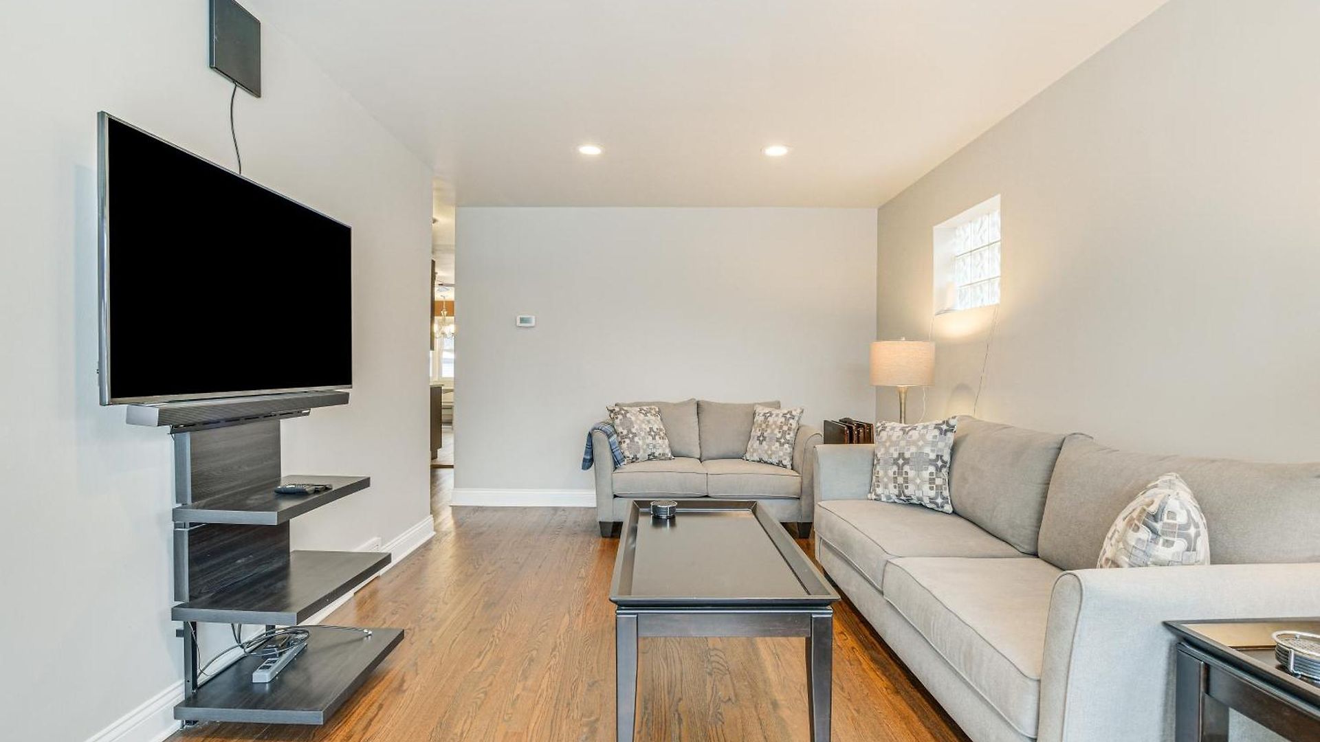 Chicago Home In Quiet Area W/ Fenced-In Backyard Chicago