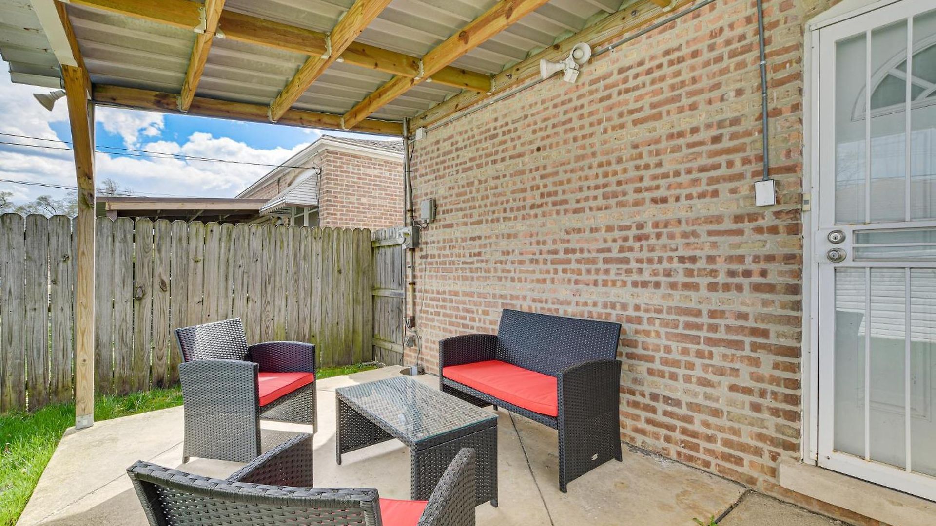 Chicago Home In Quiet Area W/ Fenced-In Backyard Chicago