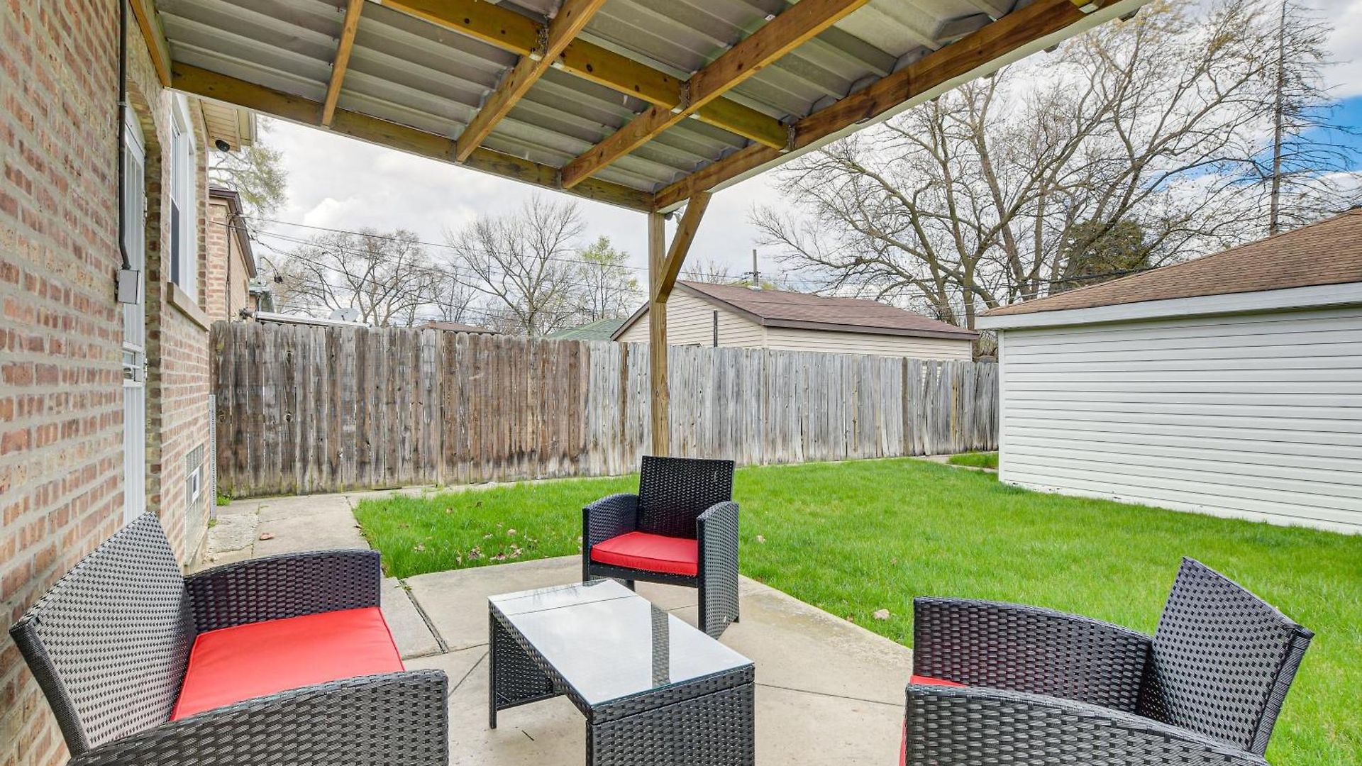 Holiday home Chicago Home In Quiet Area W/ Fenced-In Backyard *