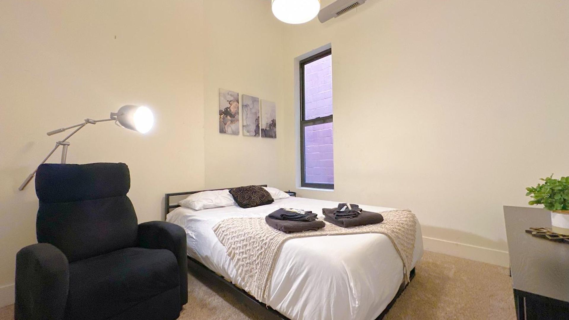 Spacious 420-friendly 2br Retreat Near Mccormick Place, Grant Park And Soldier Field *