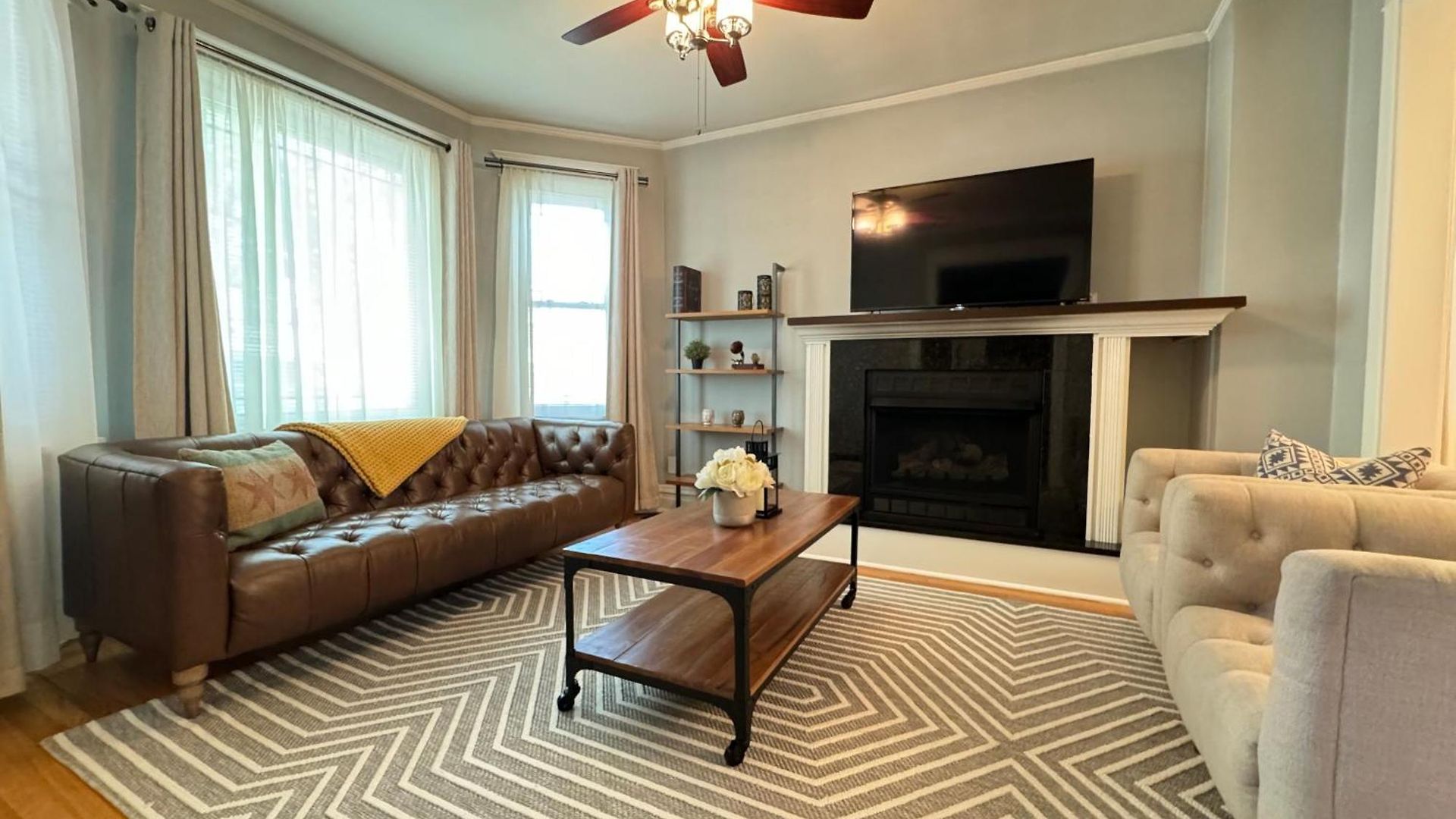 Cozy Nest In Chicago's Vibrant Lincoln Square Apartment Chicago