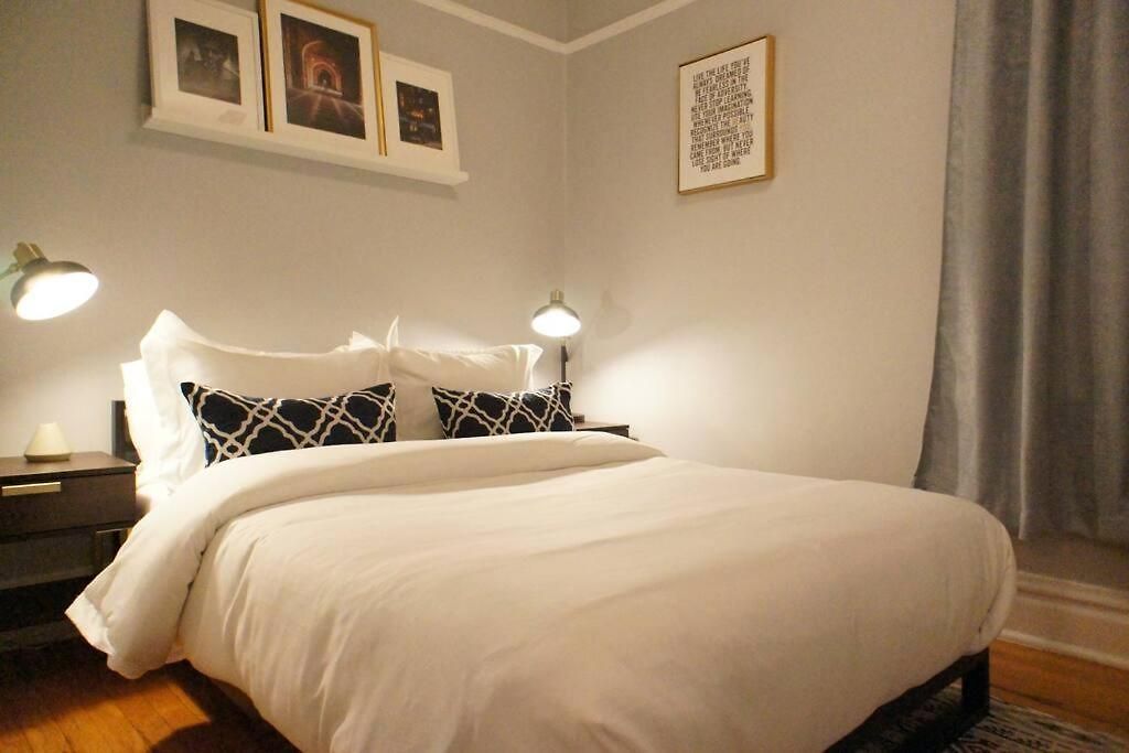 Cozy Nest In Chicago's Vibrant Lincoln Square Apartment