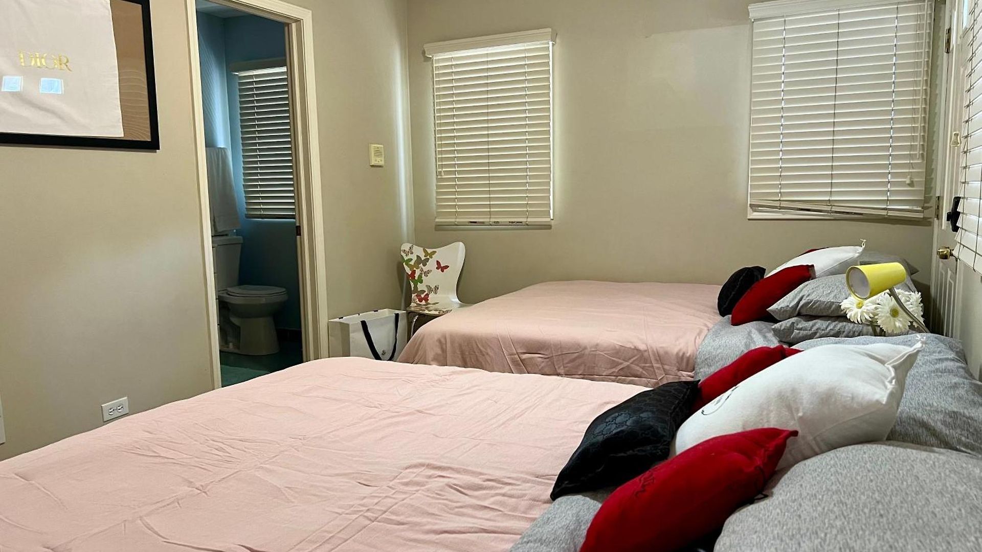 Holiday home Designer Themed 4 Bedroom In Location With Patio And Fireplace
