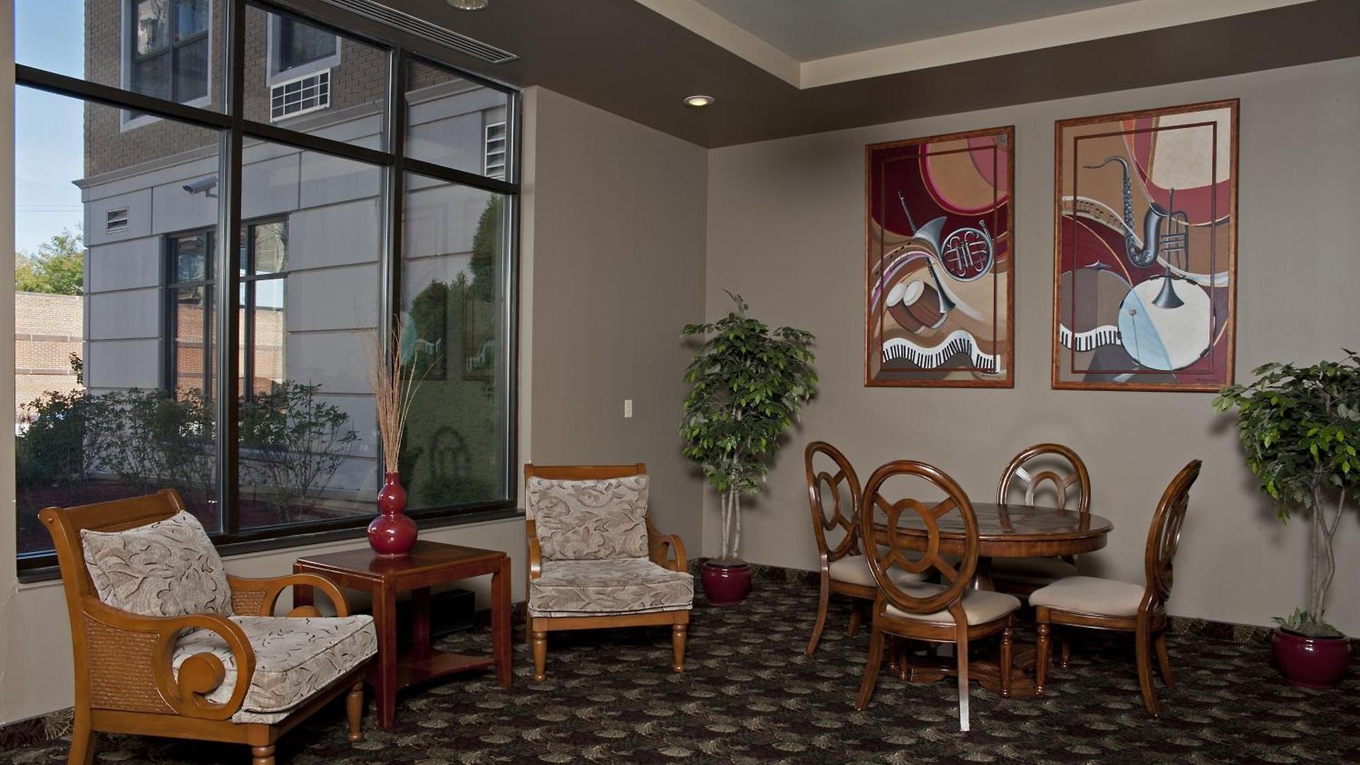 South Loop Hotel 3*