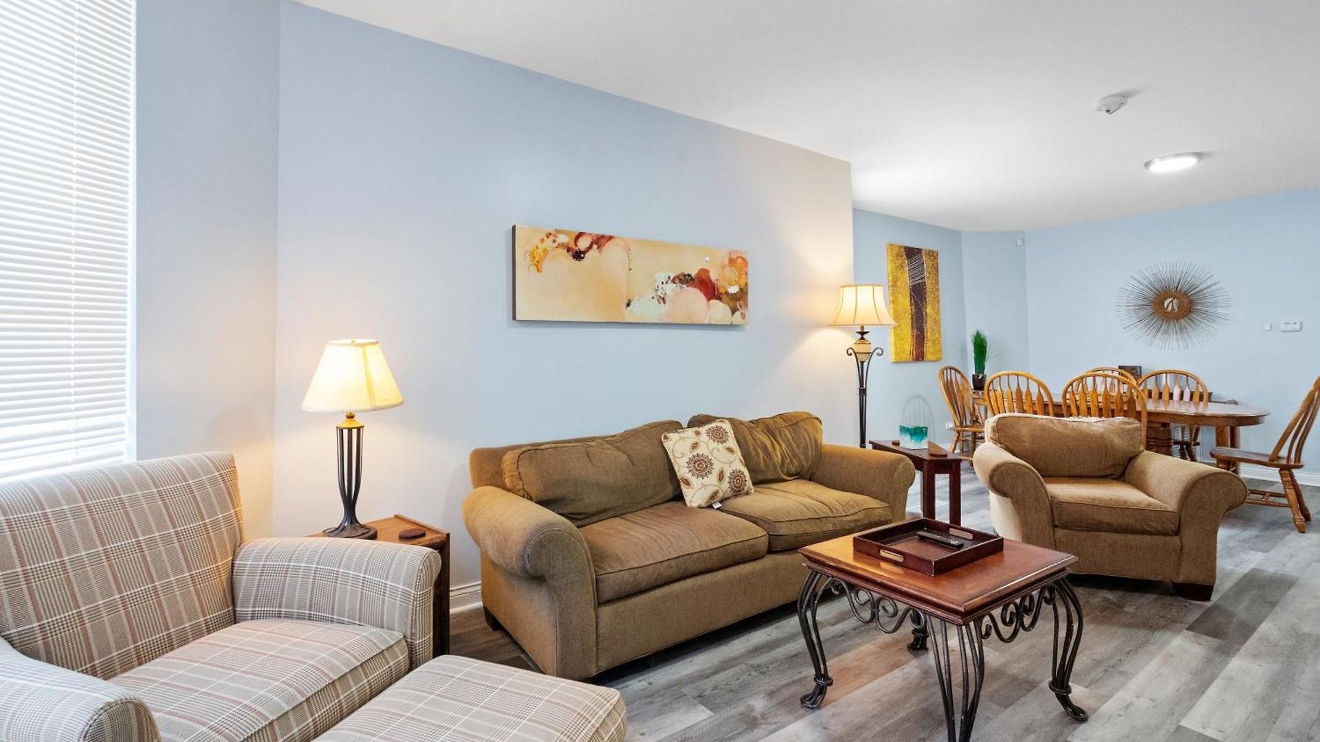 Newly Rehabbed Greystone With 2 Private Apartments, Backyard, Garage, Laundry, Close To Expressway Chicago