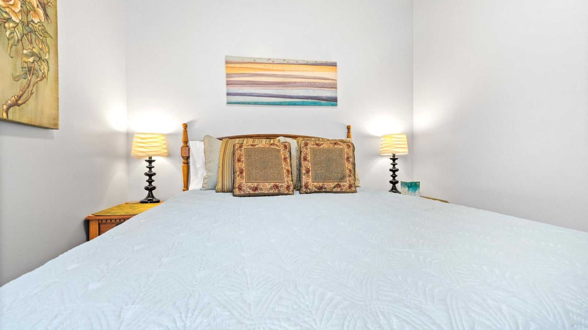 Newly Rehabbed Greystone With 2 Private Apartments, Backyard, Garage, Laundry, Close To Expressway Apartment